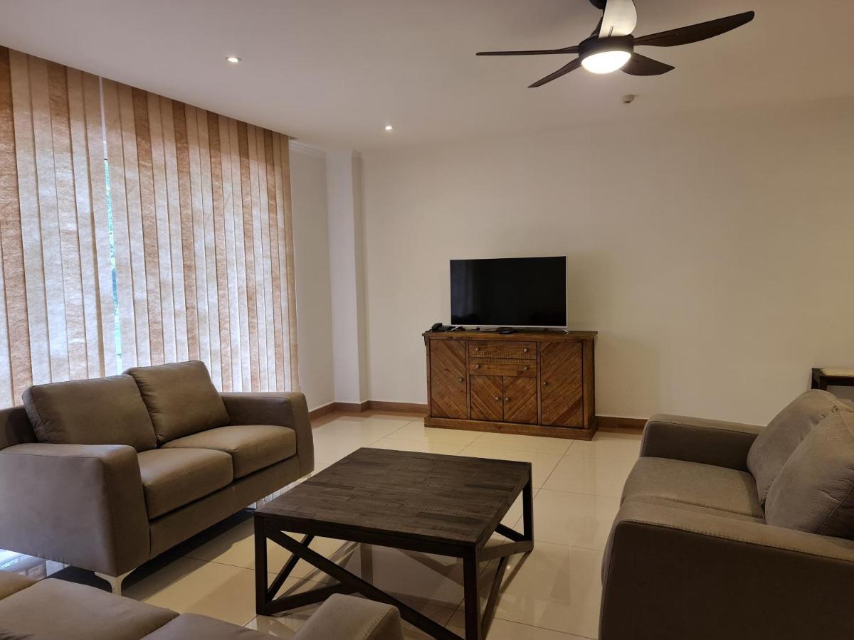 Royale Suites By Arc Royal Luxury Apts Анс Роял Екстериор снимка