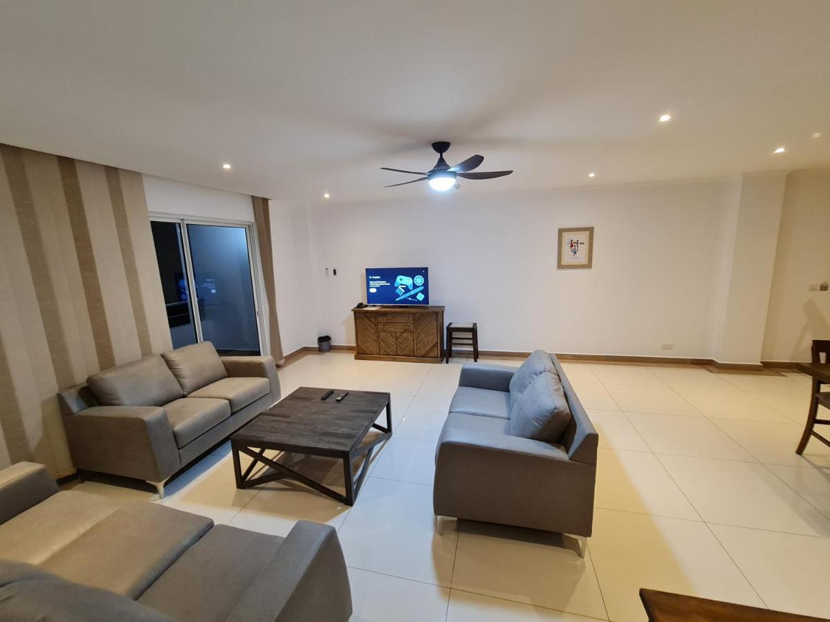 Royale Suites By Arc Royal Luxury Apts Анс Роял Екстериор снимка
