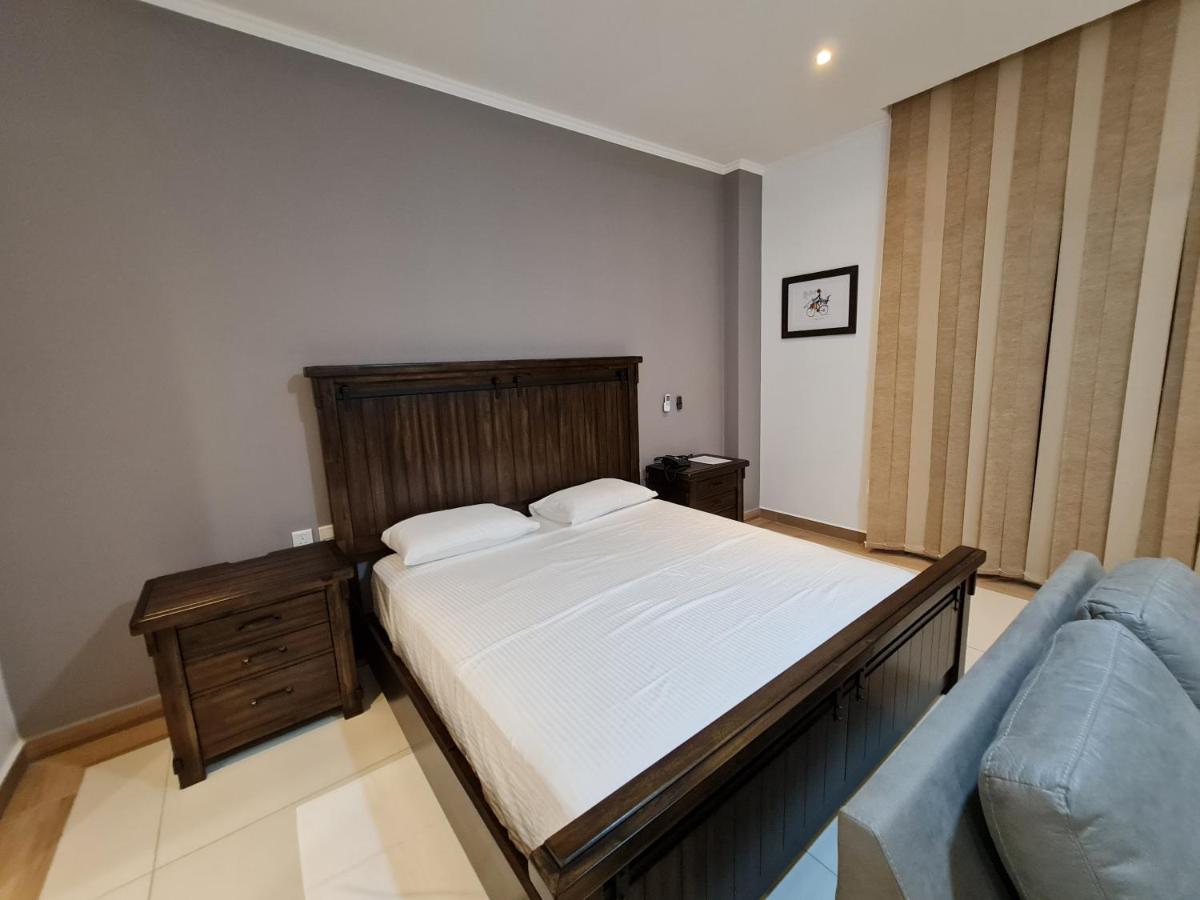 Royale Suites By Arc Royal Luxury Apts Анс Роял Екстериор снимка