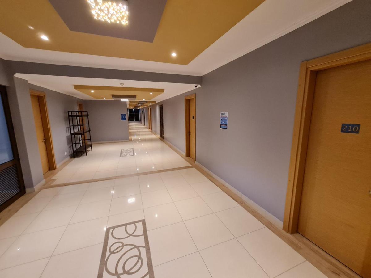 Royale Suites By Arc Royal Luxury Apts Анс Роял Екстериор снимка